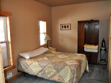 Family Getaway near the Iconic Yellowstone National Park in Montana - Pray, Montana - glamping.directory