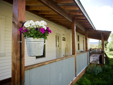 Family Getaway near the Iconic Yellowstone National Park in Montana - Pray, Montana - glamping.directory