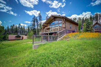 Lovely Family Cabin Rental for an Outdoor Getaway near Whitefish, Montana - West Glacier, Montana - glamping.directory