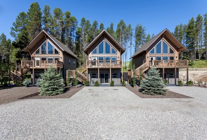 Lovely Family Cabin Rental for an Outdoor Getaway near Whitefish, Montana - West Glacier, Montana - glamping.directory