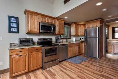 Lovely Family Cabin Rental for an Outdoor Getaway near Whitefish, Montana - West Glacier, Montana - glamping.directory