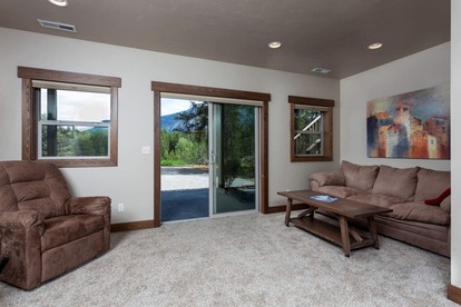 Lovely Family Cabin Rental for an Outdoor Getaway near Whitefish, Montana - West Glacier, Montana - glamping.directory
