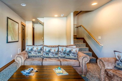 Lovely Family Cabin Rental for an Outdoor Getaway near Whitefish, Montana - West Glacier, Montana - glamping.directory