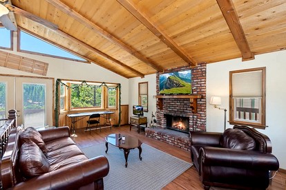 Idyllic Mountain Escape: Cozy Cabin in Big Bear Lake - Big Bear Lake, California - glamping.directory