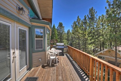 Idyllic Mountain Escape: Cozy Cabin in Big Bear Lake - Big Bear Lake, California - glamping.directory