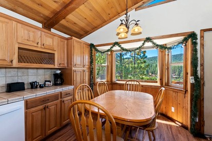 Idyllic Mountain Escape: Cozy Cabin in Big Bear Lake - Big Bear Lake, California - glamping.directory