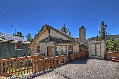 Idyllic Mountain Escape: Cozy Cabin in Big Bear Lake - glamping.directory