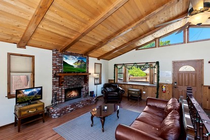 Idyllic Mountain Escape: Cozy Cabin in Big Bear Lake - Big Bear Lake, California - glamping.directory