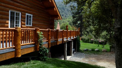 Luxurious Riverside Log Cabin in the Mountains of Southern California - Angelus Oaks, California - glamping.directory
