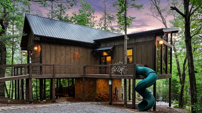 Enormous Cabin Luxury Interior and Game Room in Cherry Log, Georgia - Cherry Log, Georgia - glamping.directory