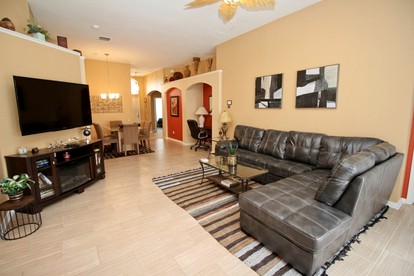 Luxurious Villa with Covered Pool and Game Room in Kissimmee, Florida - Kissimmee, Florida - glamping.directory
