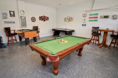 Luxurious Villa with Covered Pool and Game Room in Kissimmee, Florida - Kissimmee, Florida - glamping.directory