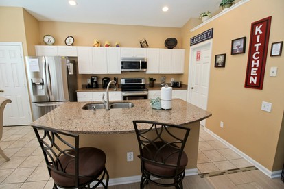 Luxurious Villa with Covered Pool and Game Room in Kissimmee, Florida - Kissimmee, Florida - glamping.directory