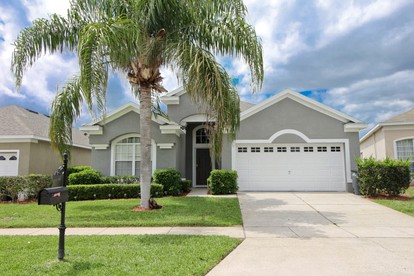 Luxurious Villa with Covered Pool and Game Room in Kissimmee, Florida - glamping.directory
