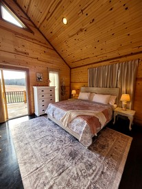 Peaceful Woodland Cabin with Balcony & Starry Nights in Steelville, Missouri - Steelville, Missouri - glamping.directory