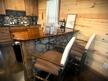 Peaceful Woodland Cabin with Balcony & Starry Nights in Steelville, Missouri - Steelville, Missouri - glamping.directory