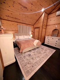 Peaceful Woodland Cabin with Balcony & Starry Nights in Steelville, Missouri - Steelville, Missouri - glamping.directory