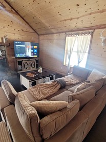 Peaceful Woodland Cabin with Balcony & Starry Nights in Steelville, Missouri - Steelville, Missouri - glamping.directory