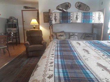 Pet-friendly Vacation Rental near Outdoor Attractions and Blue Mountain Lake, New York - Blue Mountain Lake, New York - glamping.directory