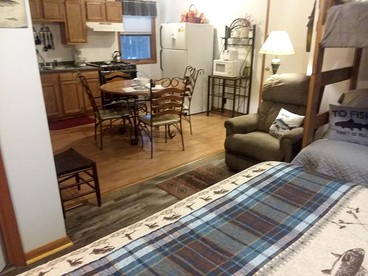 Pet-friendly Vacation Rental near Outdoor Attractions and Blue Mountain Lake, New York - Blue Mountain Lake, New York - glamping.directory