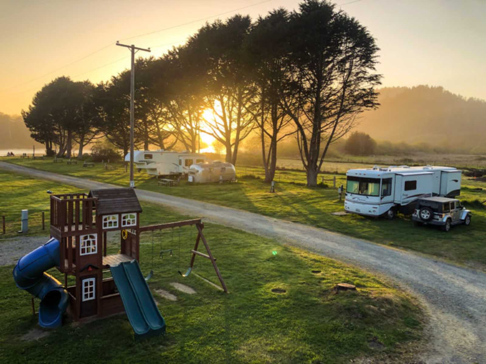 Chinook RV Resort - glamping.directory