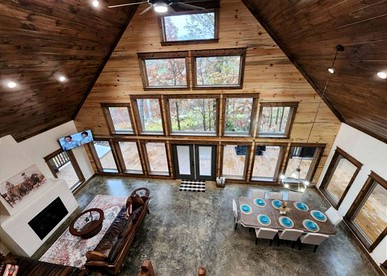 Ouachita Mountains Glamping Getaway: Cozy Pet-Friendly Cabin in Hochatown, Oklahoma, near Broken Bow Lake - Hochatown, Oklahoma - glamping.directory