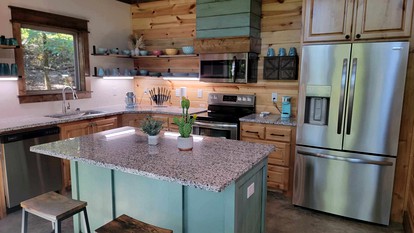 Ouachita Mountains Glamping Getaway: Cozy Pet-Friendly Cabin in Hochatown, Oklahoma, near Broken Bow Lake - Hochatown, Oklahoma - glamping.directory