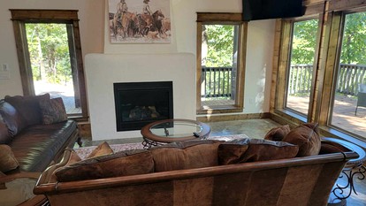 Ouachita Mountains Glamping Getaway: Cozy Pet-Friendly Cabin in Hochatown, Oklahoma, near Broken Bow Lake - Hochatown, Oklahoma - glamping.directory