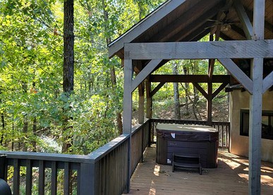Ouachita Mountains Glamping Getaway: Cozy Pet-Friendly Cabin in Hochatown, Oklahoma, near Broken Bow Lake - Hochatown, Oklahoma - glamping.directory