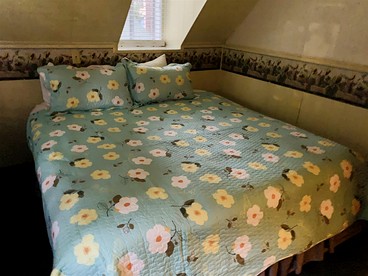 Pet Friendly Cabin near the Heart of Big Bear Village, Perfect for a Mountain Retreat - Big Bear Lake, California - glamping.directory