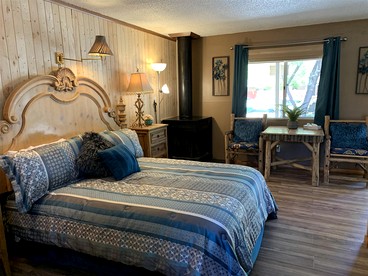 Pet Friendly Cabin near the Heart of Big Bear Village, Perfect for a Mountain Retreat - Big Bear Lake, California - glamping.directory