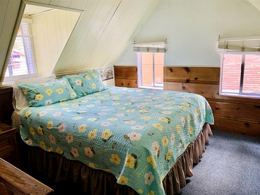 Pet Friendly Cabin near the Heart of Big Bear Village, Perfect for a Mountain Retreat - Big Bear Lake, California - glamping.directory
