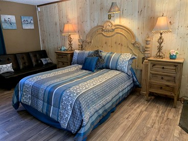 Pet Friendly Cabin near the Heart of Big Bear Village, Perfect for a Mountain Retreat - Big Bear Lake, California - glamping.directory
