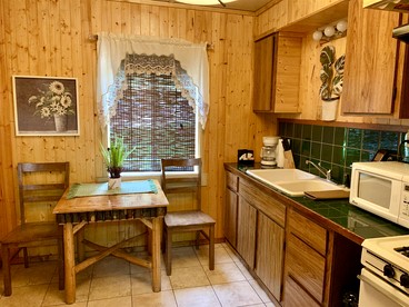 Pet Friendly Cabin near the Heart of Big Bear Village, Perfect for a Mountain Retreat - Big Bear Lake, California - glamping.directory