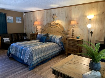 Pet Friendly Cabin near the Heart of Big Bear Village, Perfect for a Mountain Retreat - Big Bear Lake, California - glamping.directory