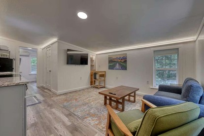 Cozy Cabin with Direct Access to the Toccoa River, a Perfect Escape for Fishing Lovers in Suches, Georgia - Suches, Georgia - glamping.directory