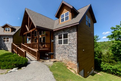 Wonderful Cabin with Game Room and Swimming Pool in Branson, Missouri - Branson, Missouri - glamping.directory