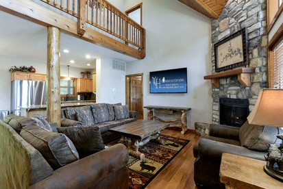 Wonderful Cabin with Game Room and Swimming Pool in Branson, Missouri - Branson, Missouri - glamping.directory
