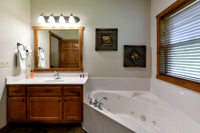 Wonderful Cabin with Game Room and Swimming Pool in Branson, Missouri - Branson, Missouri - glamping.directory
