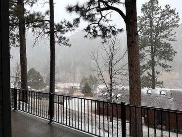 Radiant Family Vacation Rental Retreat near Black Hills Mountain in South Dakota - Keystone, South Dakota - glamping.directory