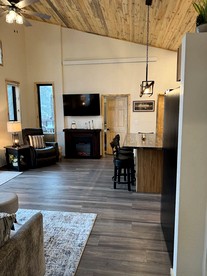 Radiant Family Vacation Rental Retreat near Black Hills Mountain in South Dakota - Keystone, South Dakota - glamping.directory