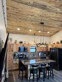 Radiant Family Vacation Rental Retreat near Black Hills Mountain in South Dakota - Keystone, South Dakota - glamping.directory
