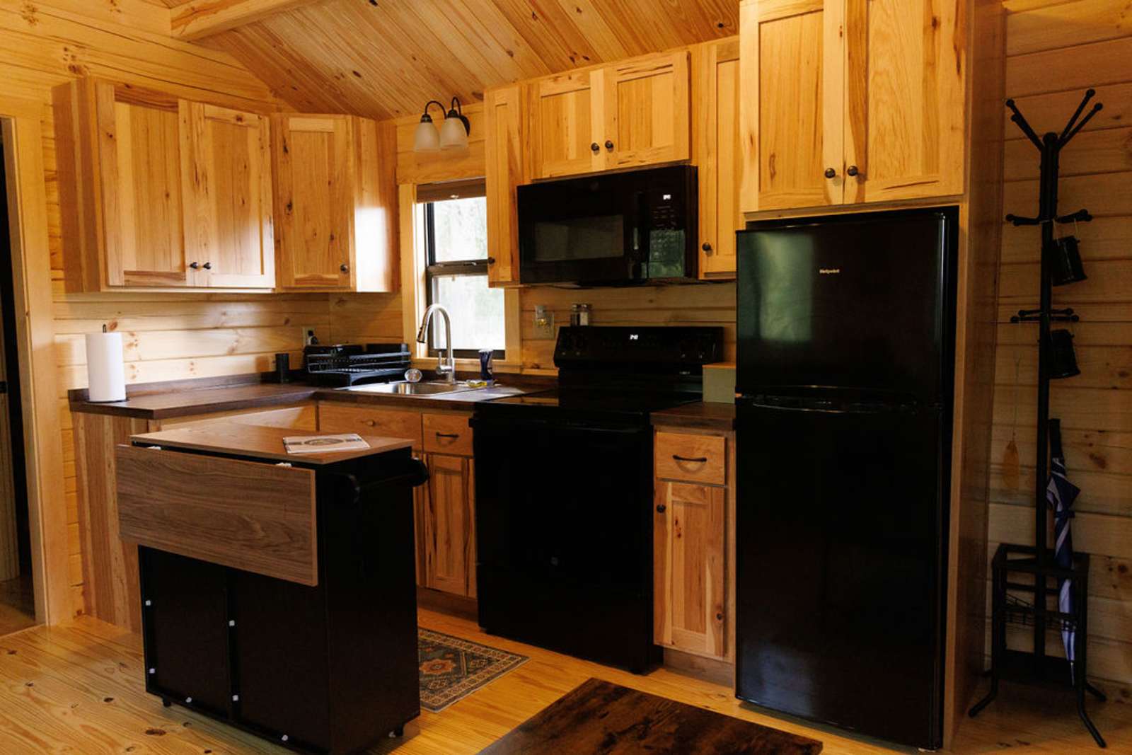 2 Cozy Cabins Near Hot Springs - Lonsdale, Arkansas - glamping.directory