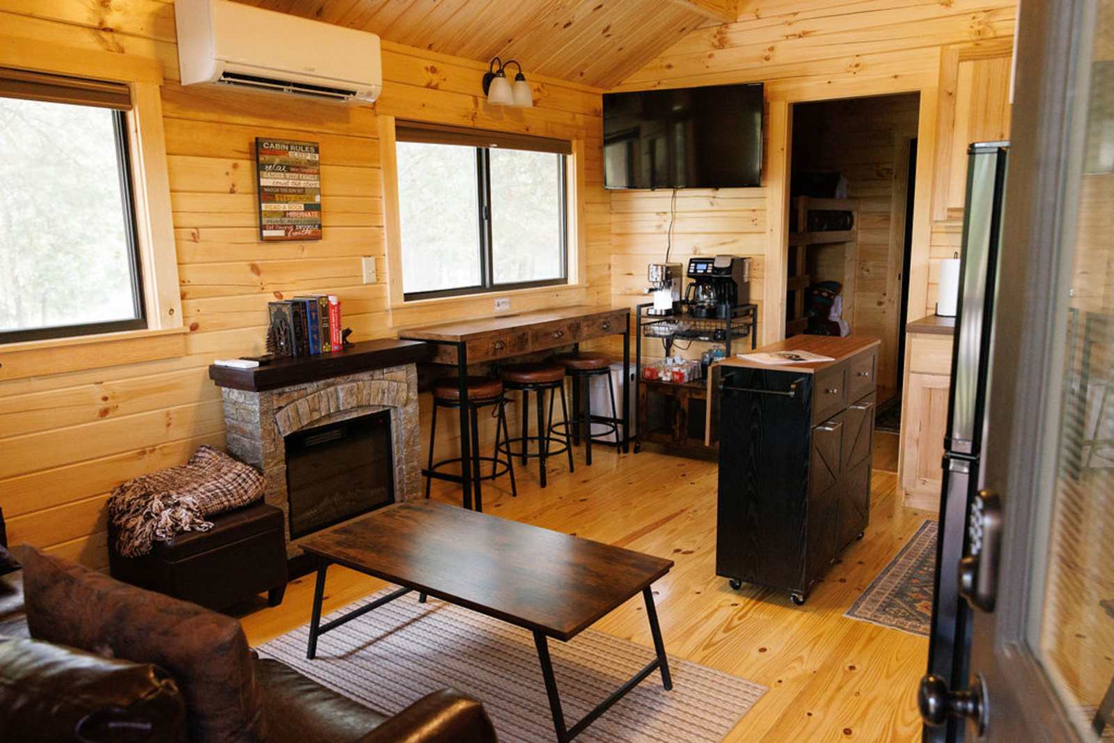 2 Cozy Cabins Near Hot Springs - Lonsdale, Arkansas - glamping.directory