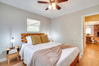 Cute Picturesque Cabin with Jacuzzi, BBQ and Backyard in Sevierville, Tennessee - Sevierville, Tennessee - glamping.directory