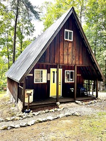 Gorgeous Secluded Cabin with Hiking Trails Near in Frenchburg, Kentucky - glamping.directory