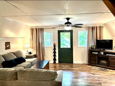 Gorgeous Secluded Cabin with Hiking Trails Near in Frenchburg, Kentucky - Frenchburg, Kentucky - glamping.directory
