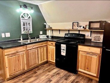 Gorgeous Secluded Cabin with Hiking Trails Near in Frenchburg, Kentucky - Frenchburg, Kentucky - glamping.directory
