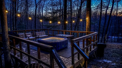 Gorgeous Secluded Cabin with Hiking Trails Near in Frenchburg, Kentucky - Frenchburg, Kentucky - glamping.directory