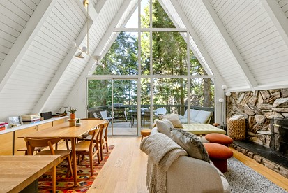 Incredible Modern A-Frame Cabin with Beautiful Deck Surrounded by Trees for an Unforgettable Unique Getaway in Nature in Lake Arrowhed, California - Lake Arrowhead, California - glamping.directory